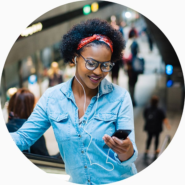 happy-phone-user